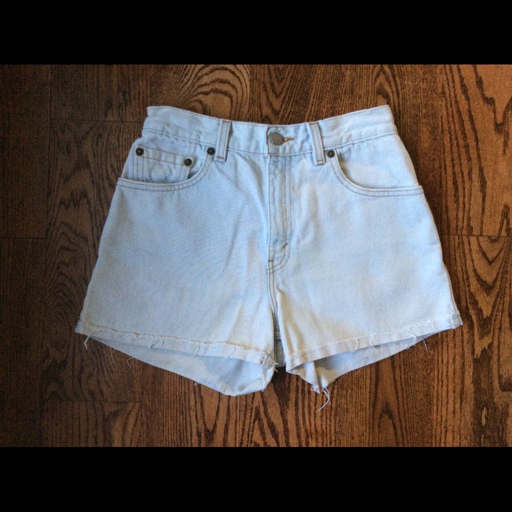 Vintage Levi’s 550 Cut-off Shorts Light Wash